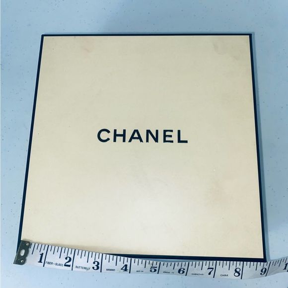 CHANEL designer box w/Chanel tissue paper and seal (box and tissue paper only) - Picture 9 of 12